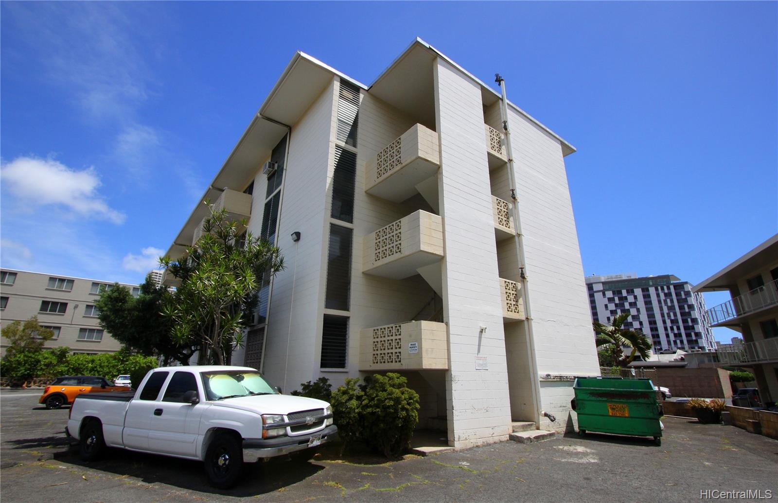 Varsity Villa condo # 307, Honolulu, Hawaii - photo 17 of 25