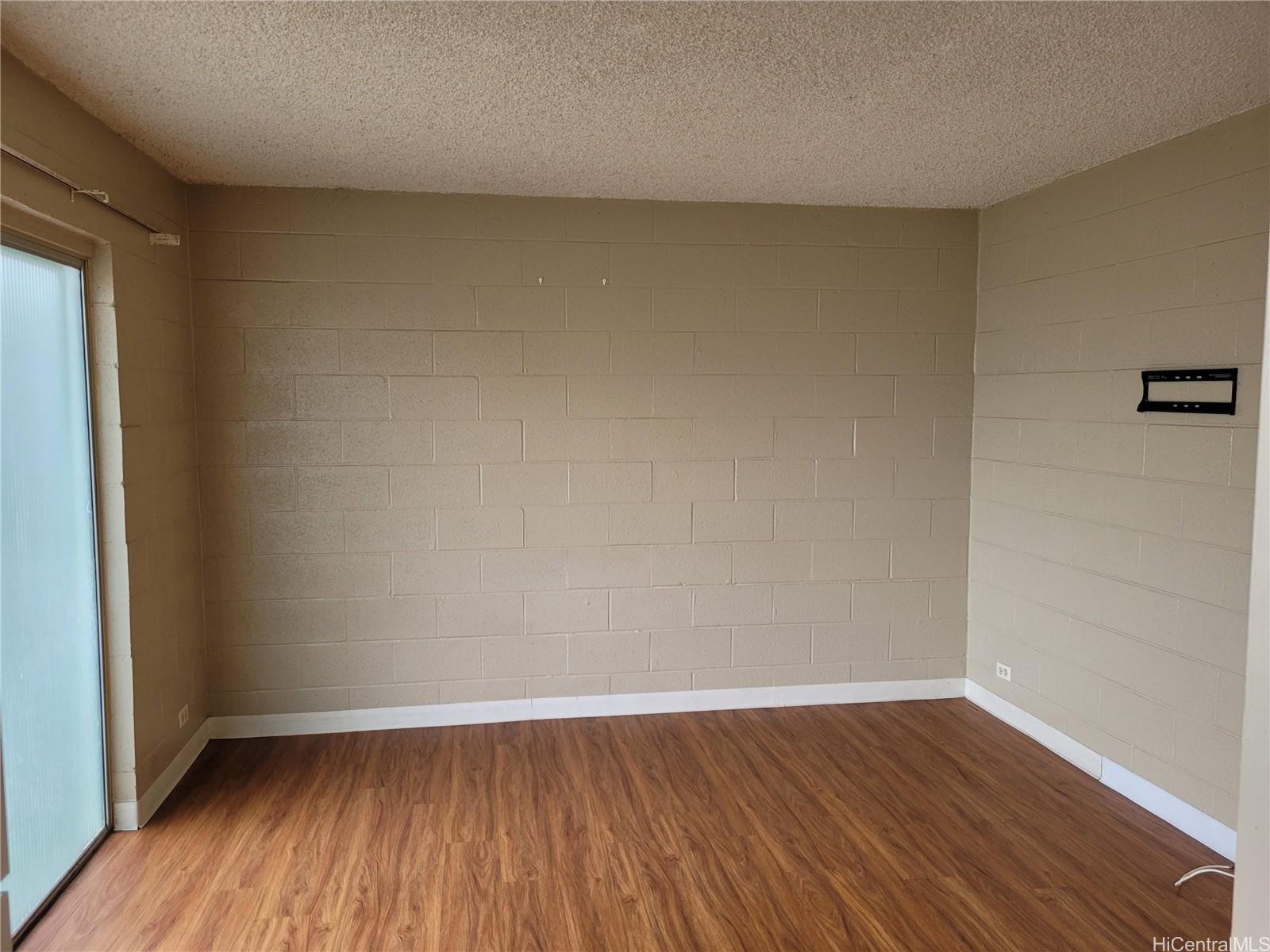 Varsity Villa condo # 309, Honolulu, Hawaii - photo 8 of 10