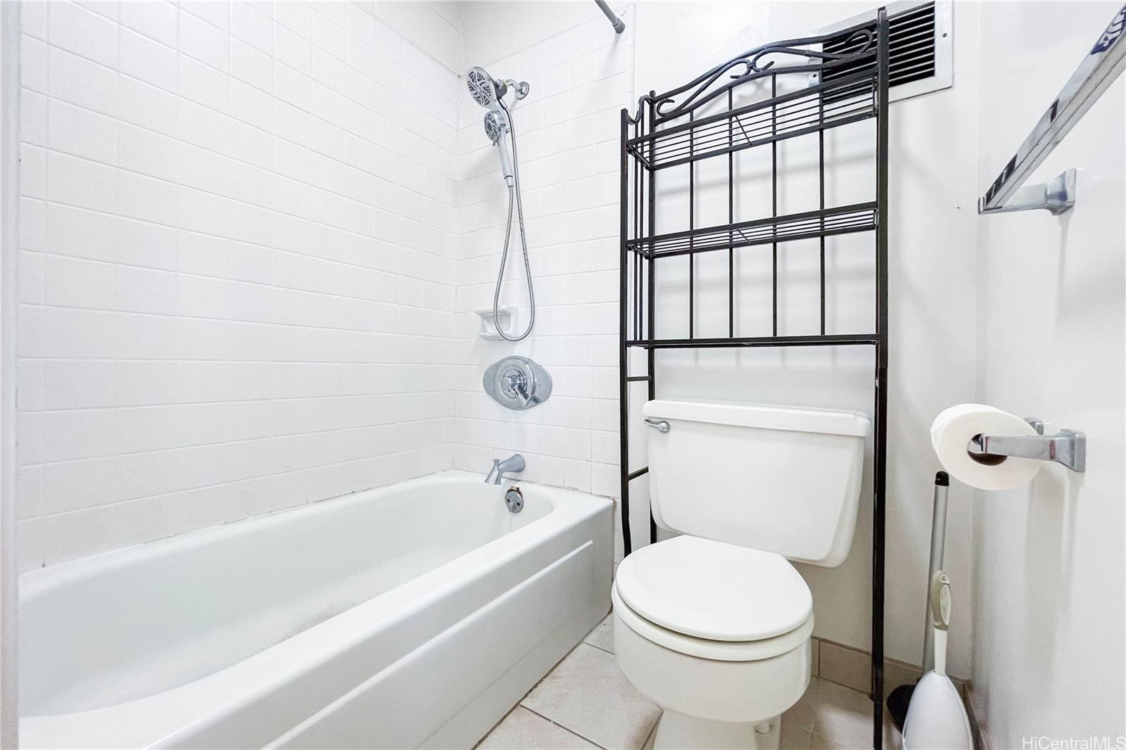 Varsity Villa condo # 411, Honolulu, Hawaii - photo 13 of 24