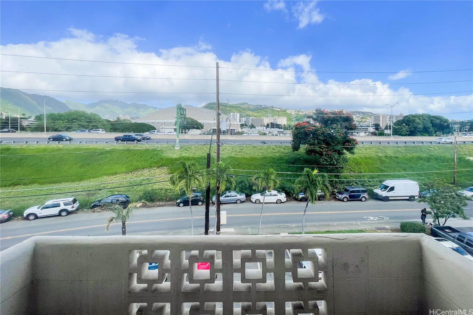 Varsity Villa condo # 411, Honolulu, Hawaii - photo 3 of 24