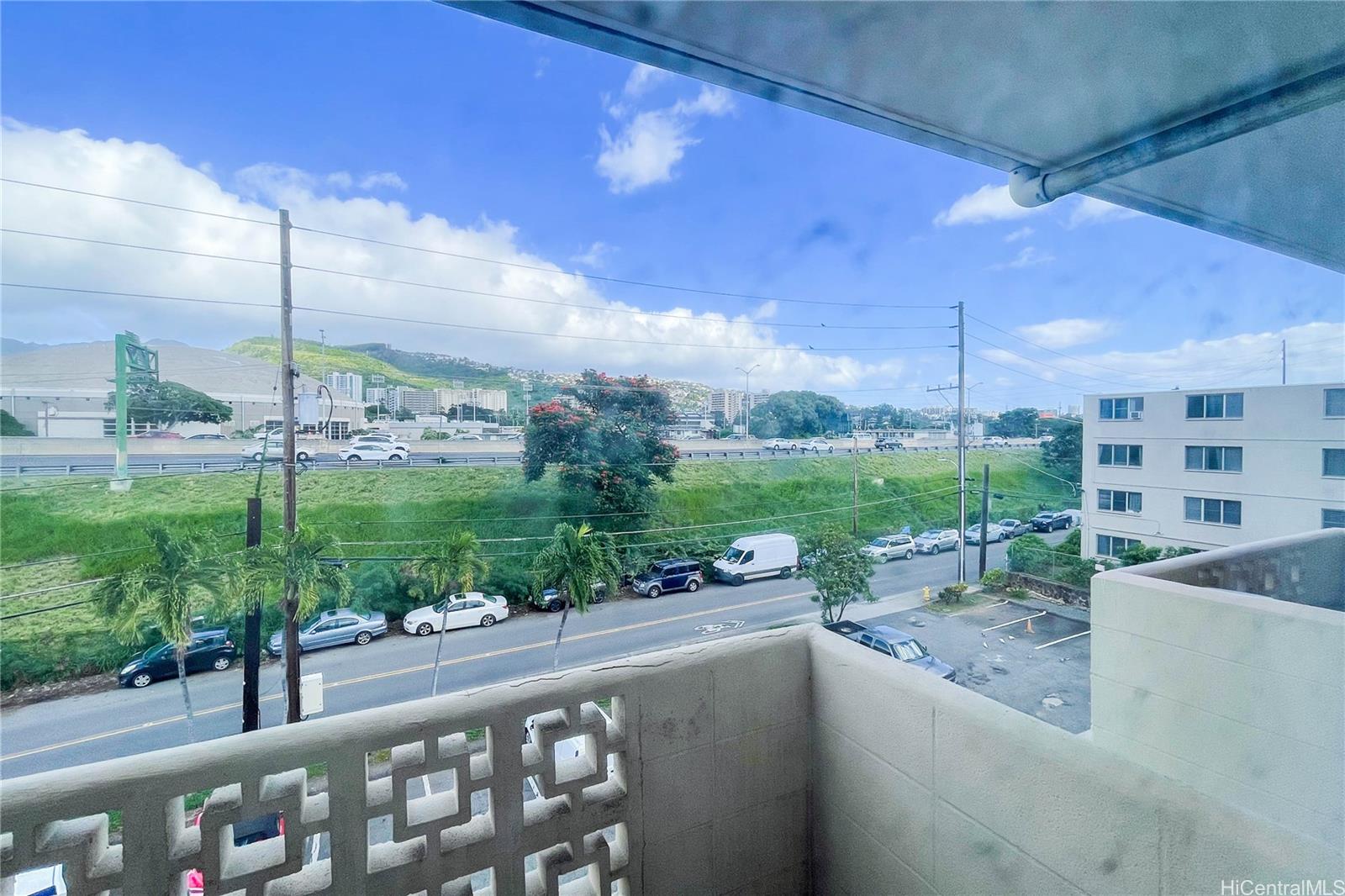 Varsity Villa condo # 411, Honolulu, Hawaii - photo 4 of 24