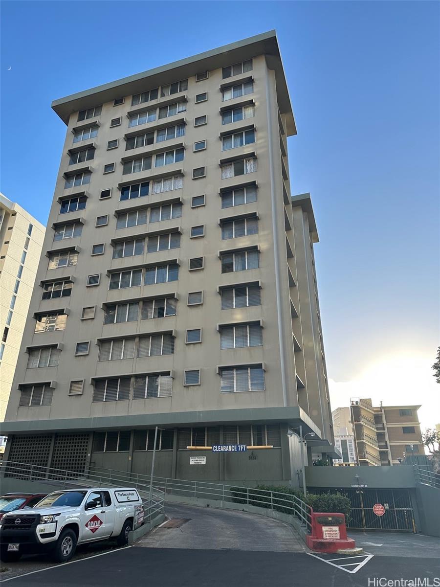 Hono Hale Towers condo # B23, Honolulu, Hawaii - photo 2 of 3