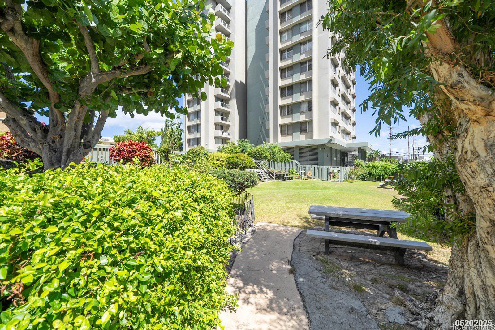 2651 Kuilei Street Honolulu - Rental - photo 3 of 22