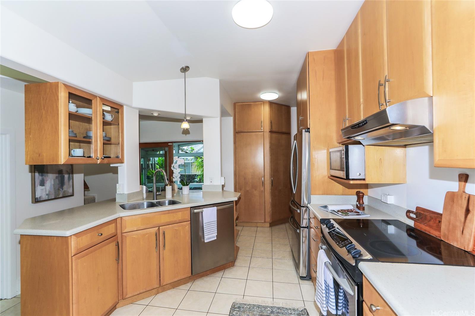 2654  Lowrey Ave Manoa Area, Honolulu home - photo 4 of 25