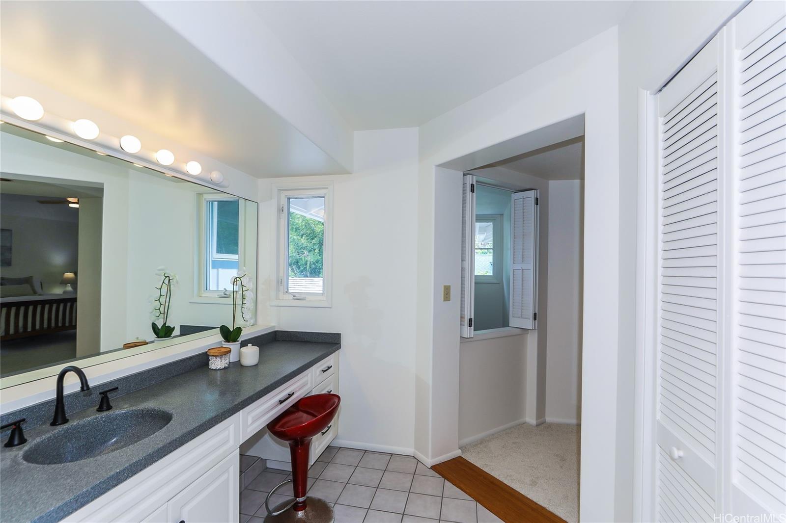 2654  Lowrey Ave Manoa Area, Honolulu home - photo 9 of 25