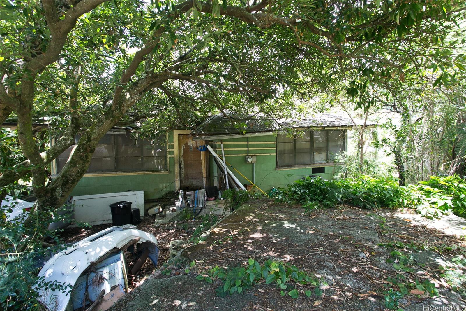 2702  Nihi St Kalihi Uka, Honolulu home - photo 2 of 13