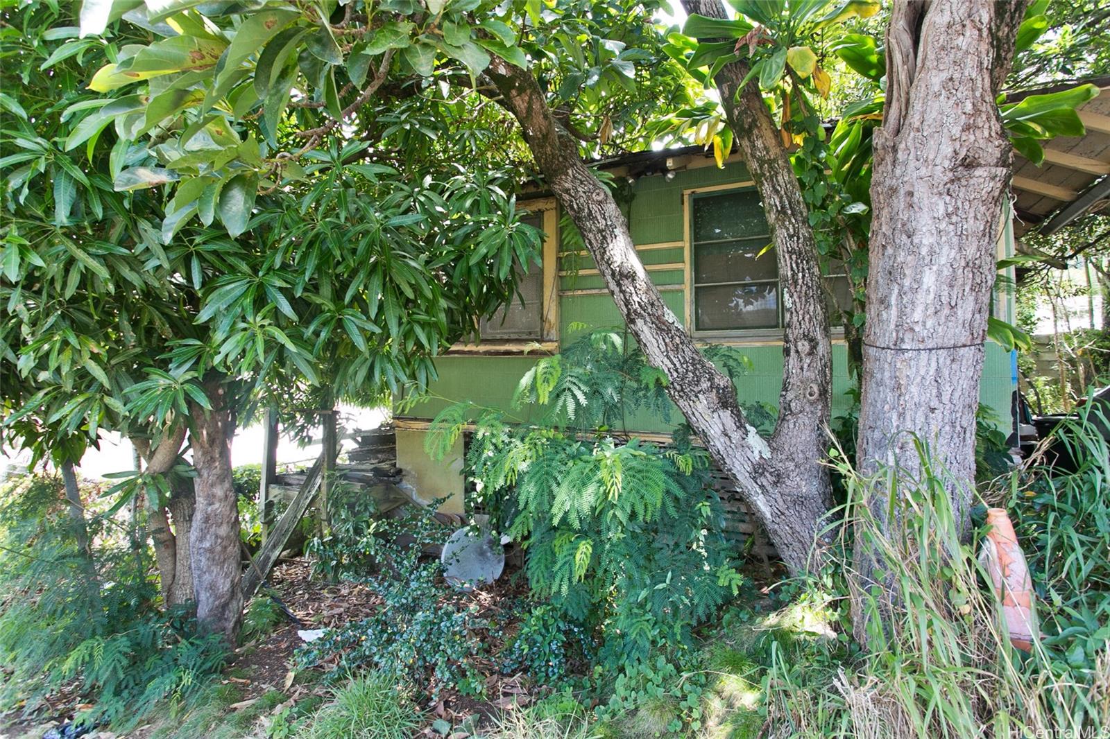 2702  Nihi St Kalihi Uka, Honolulu home - photo 3 of 13