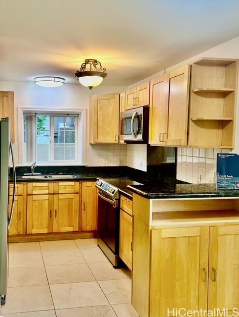 2705  Kaaha Street Moiliili, Honolulu home - photo 2 of 18