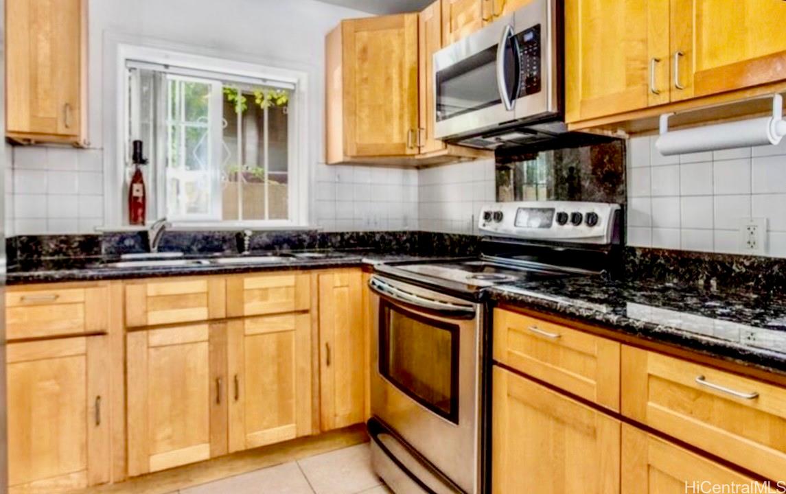 2705  Kaaha Street Moiliili, Honolulu home - photo 3 of 18