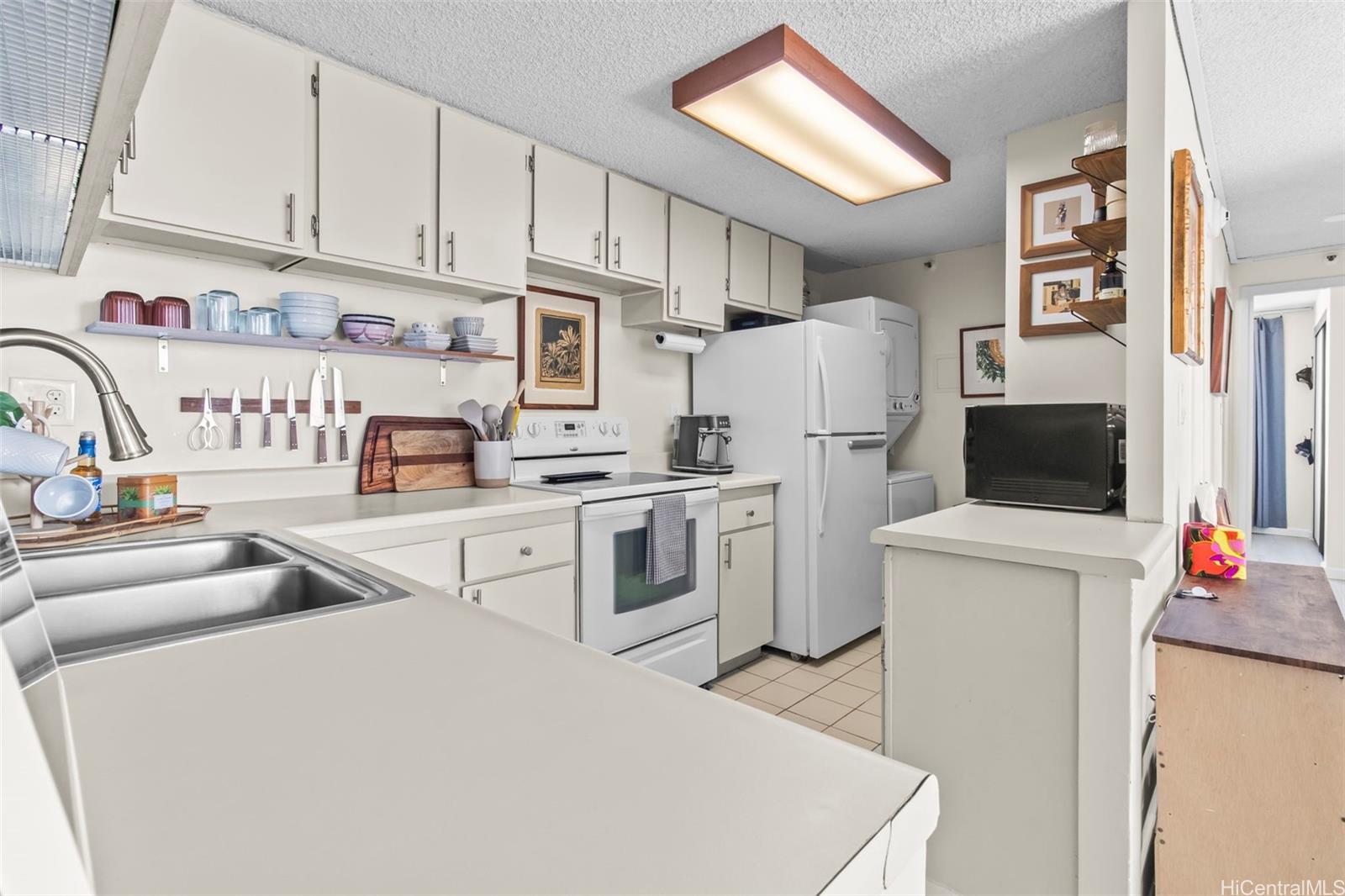 Kings Gate condo # 1103, Honolulu, Hawaii - photo 5 of 18