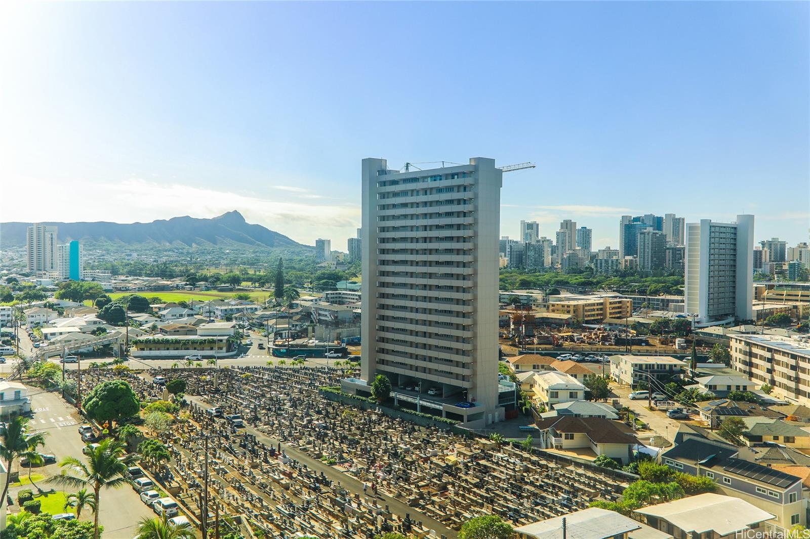 Kings Gate condo # 1606, Honolulu, Hawaii - photo 2 of 16
