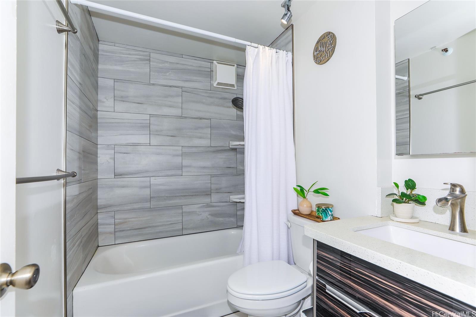 Kings Gate condo # 1606, Honolulu, Hawaii - photo 13 of 16