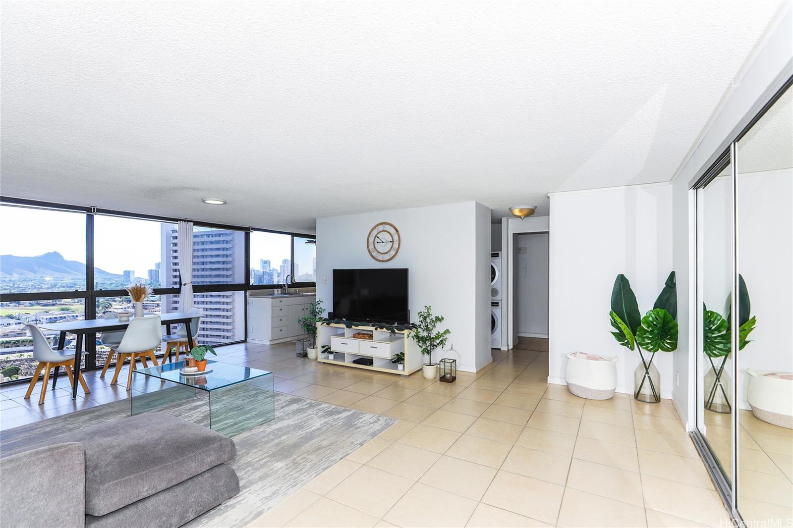 Kings Gate condo # 1606, Honolulu, Hawaii - photo 4 of 16