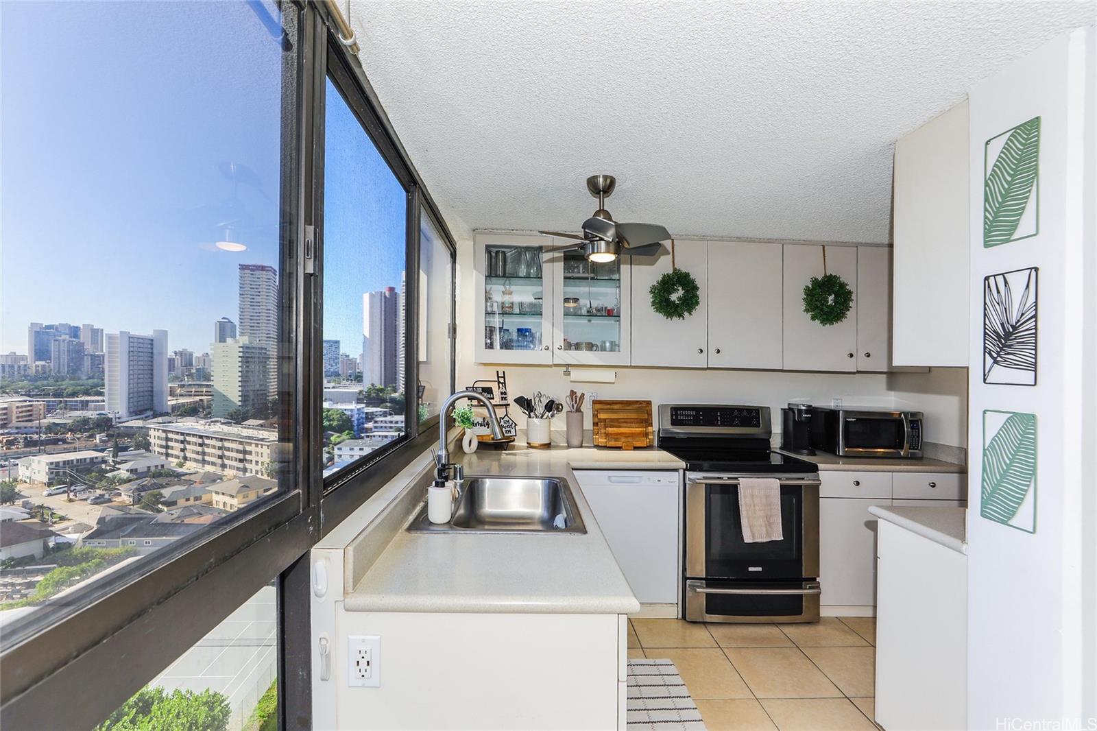 Kings Gate condo # 1606, Honolulu, Hawaii - photo 7 of 16