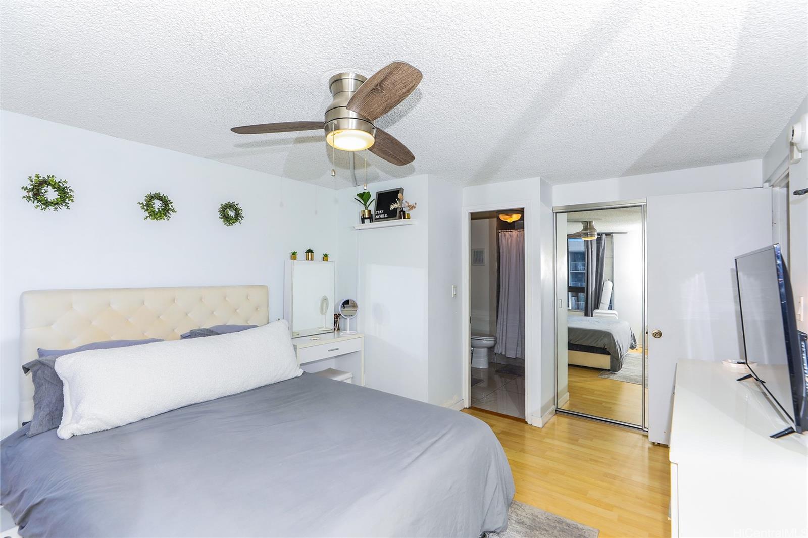 Kings Gate condo # 1606, Honolulu, Hawaii - photo 8 of 16