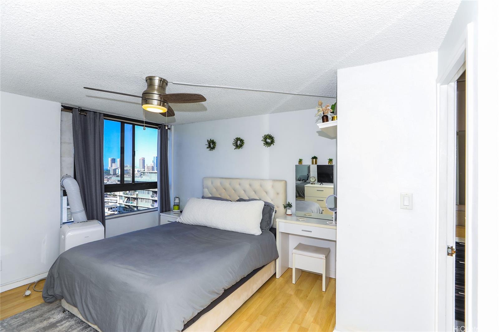 Kings Gate condo # 1606, Honolulu, Hawaii - photo 9 of 16