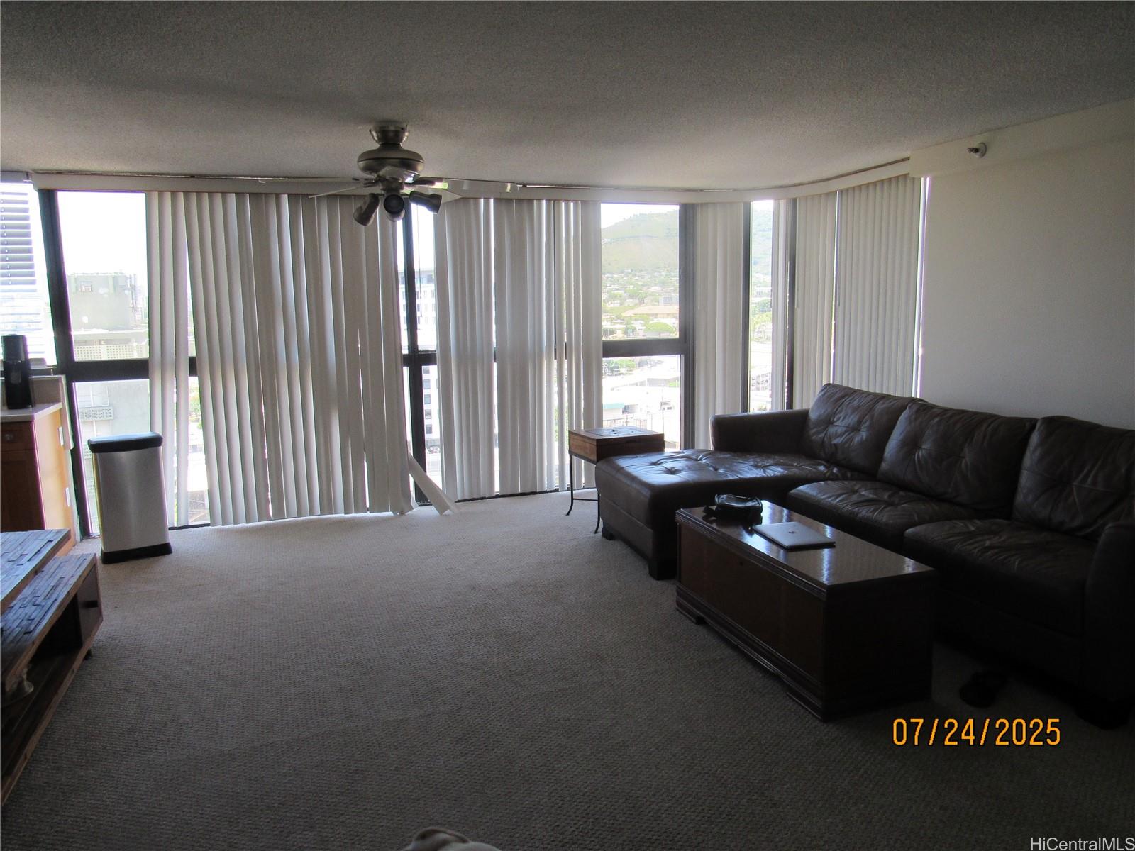 Kings Gate condo # 1607, Honolulu, Hawaii - photo 7 of 11