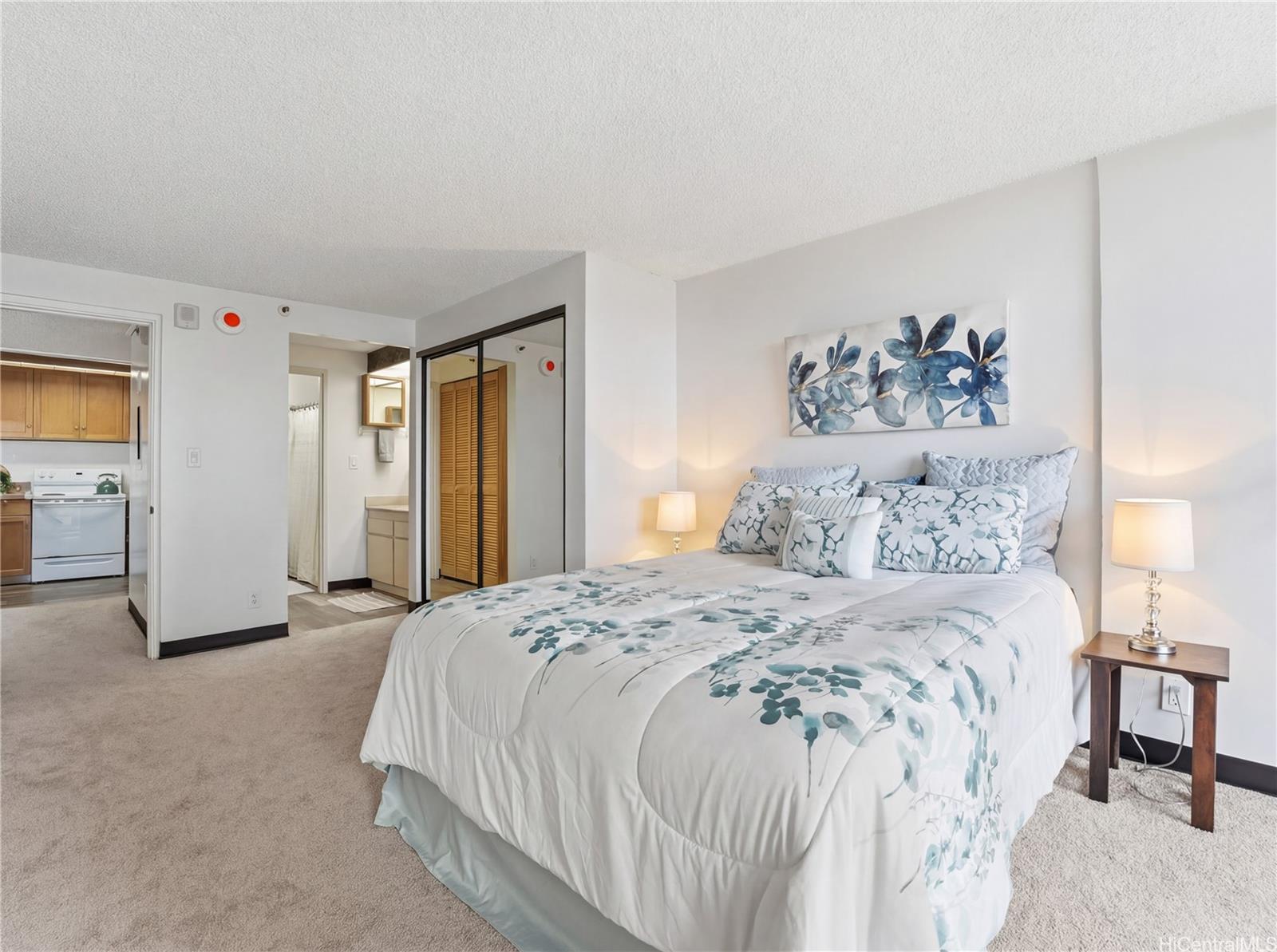 Kings Gate condo # 1805, Honolulu, Hawaii - photo 11 of 19