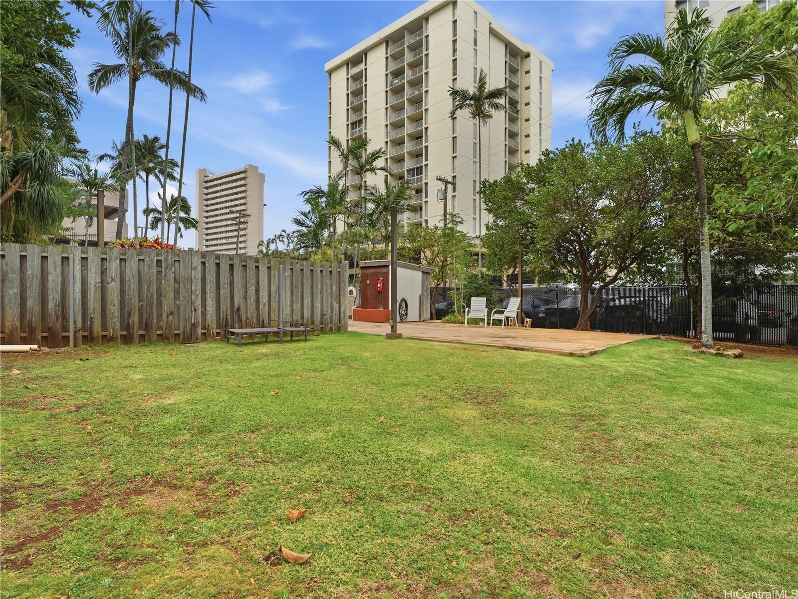 Kings Gate condo # 1805, Honolulu, Hawaii - photo 18 of 19