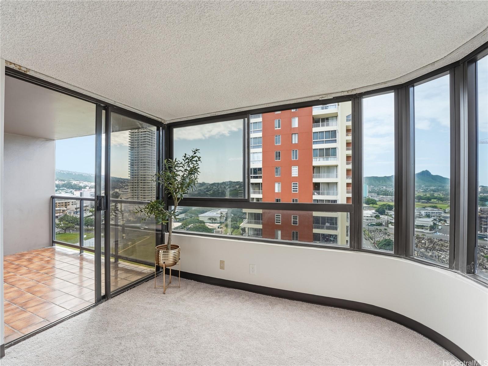 Kings Gate condo # 1805, Honolulu, Hawaii - photo 4 of 19