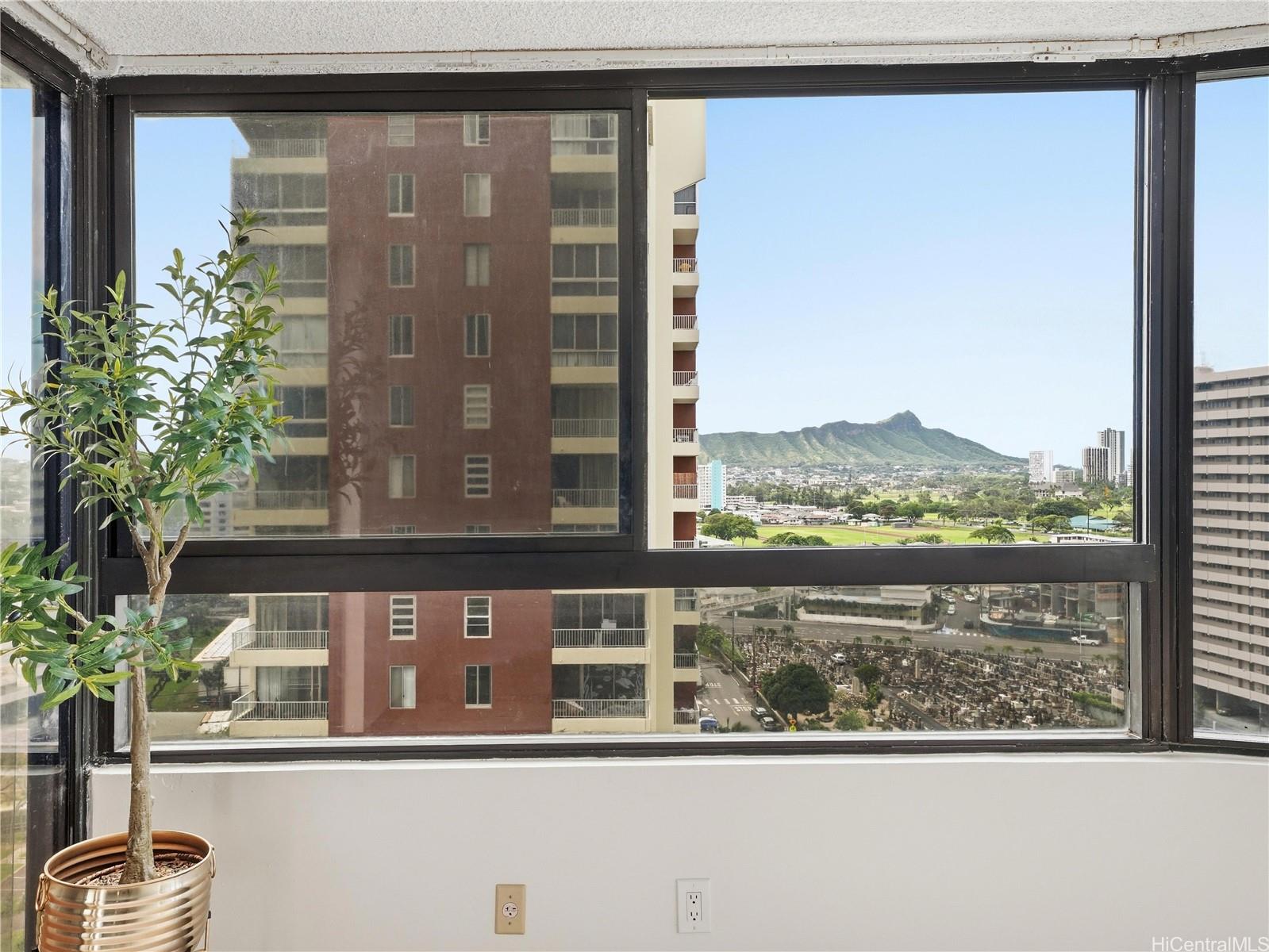 Kings Gate condo # 1805, Honolulu, Hawaii - photo 5 of 19