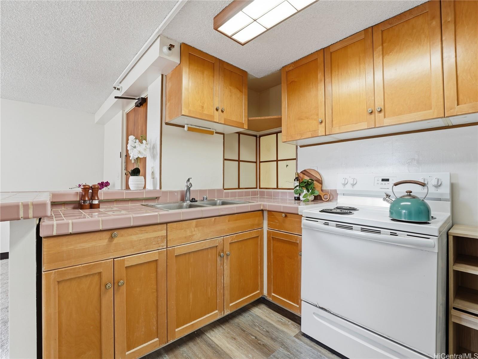 Kings Gate condo # 1805, Honolulu, Hawaii - photo 7 of 19