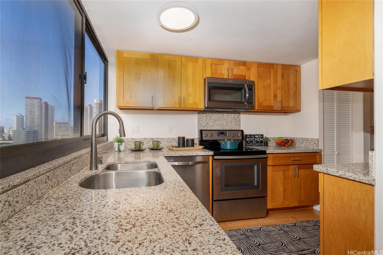 Kings Gate condo # 2106, Honolulu, Hawaii - photo 4 of 23