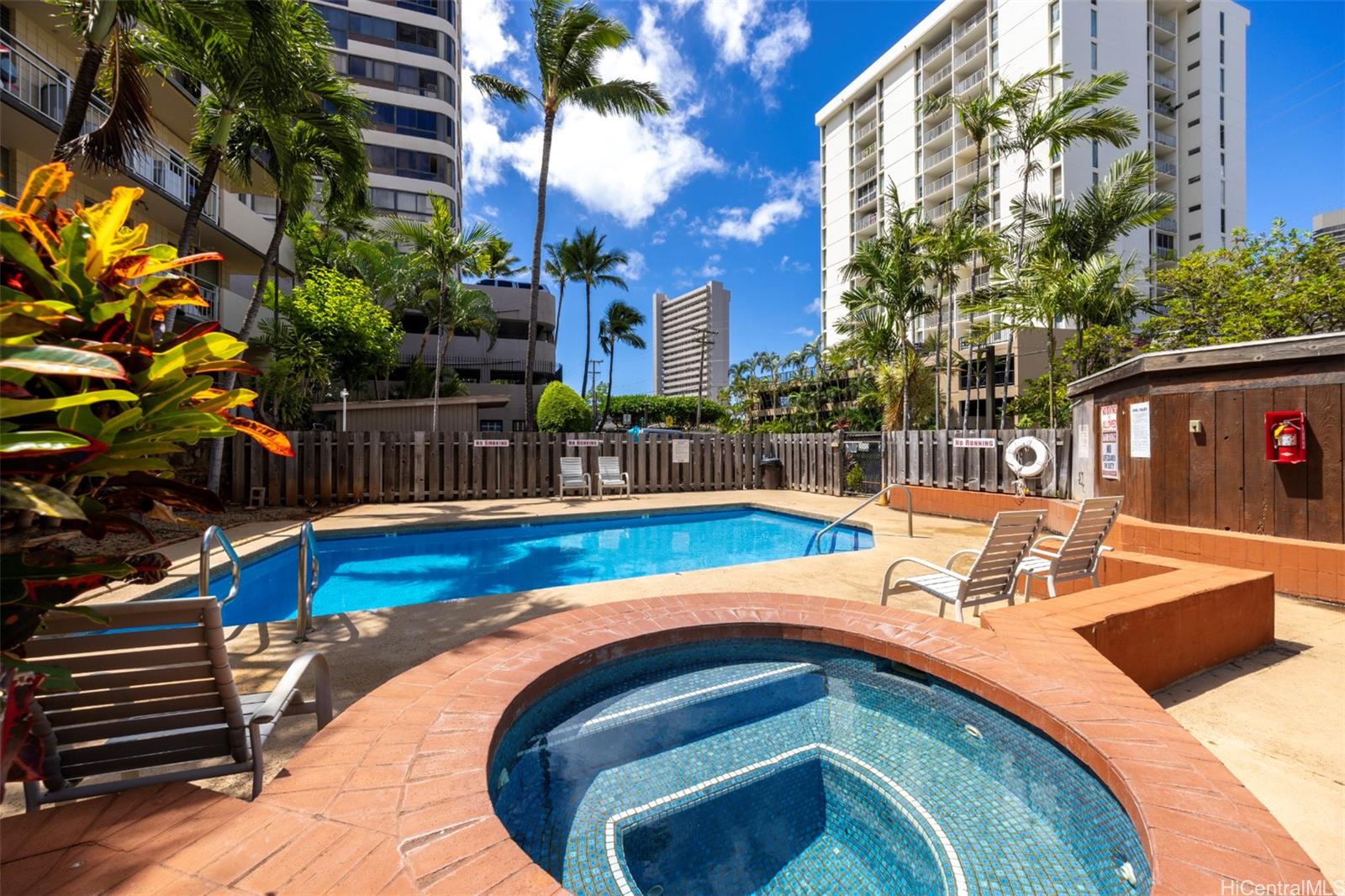 2724 Kahoaloha Ln Honolulu - Rental - photo 18 of 21