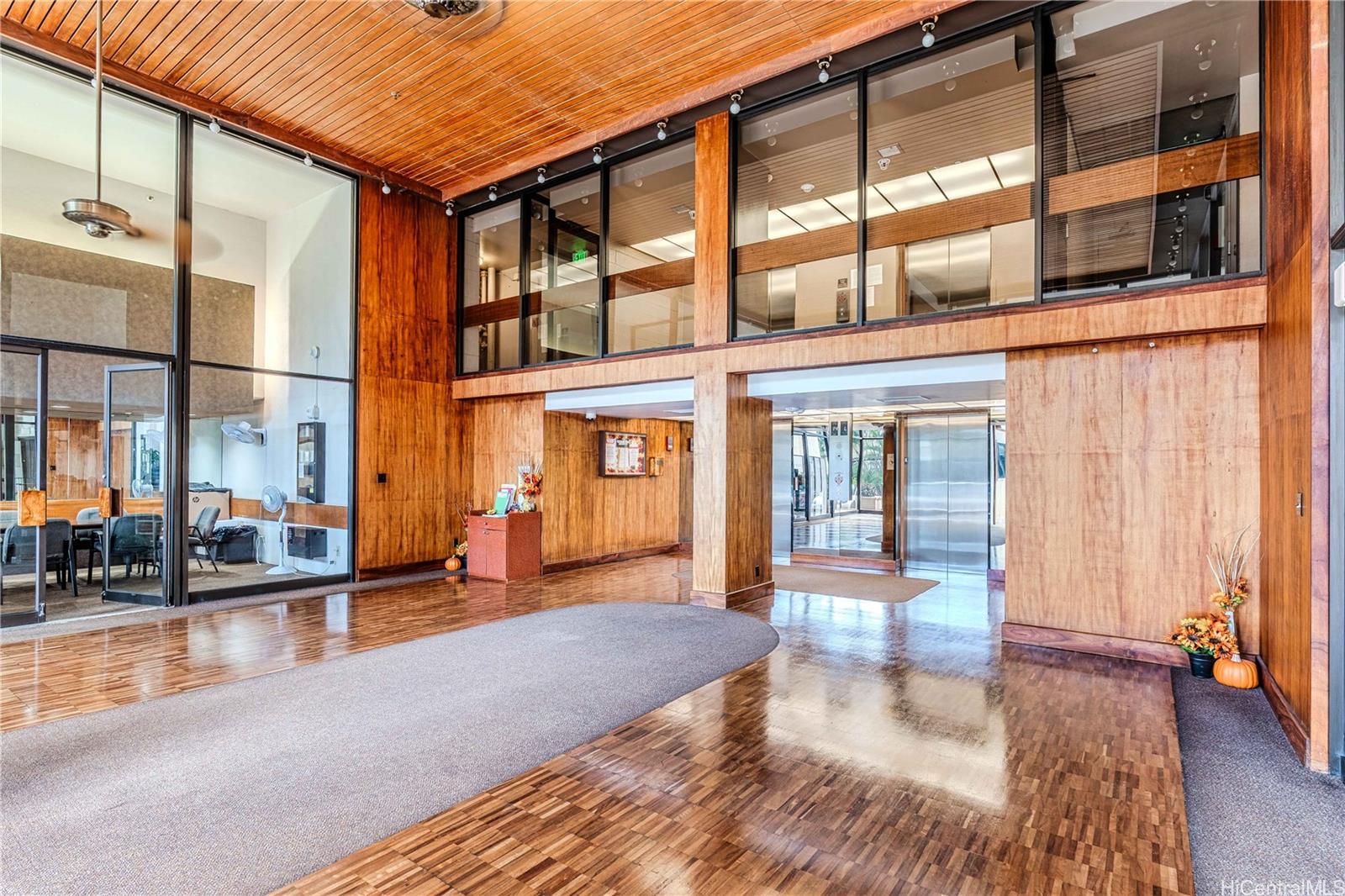 Kings Gate condo # 705, Honolulu, Hawaii - photo 3 of 15