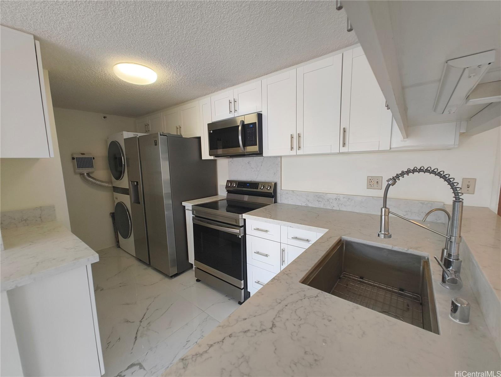 2724 Kahoaloha Lane Honolulu - Rental - photo 3 of 11