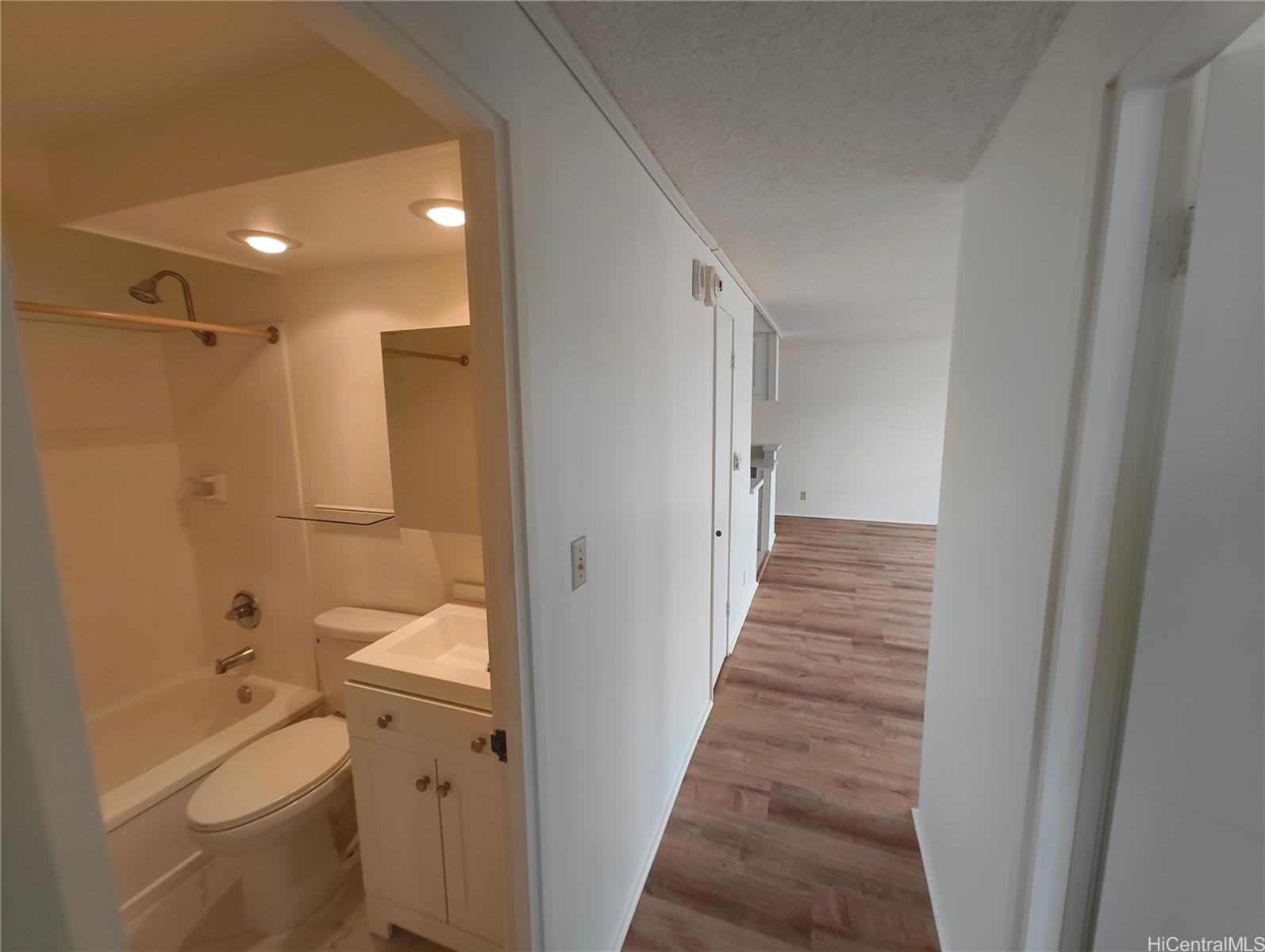 2724 Kahoaloha Lane Honolulu - Rental - photo 4 of 11