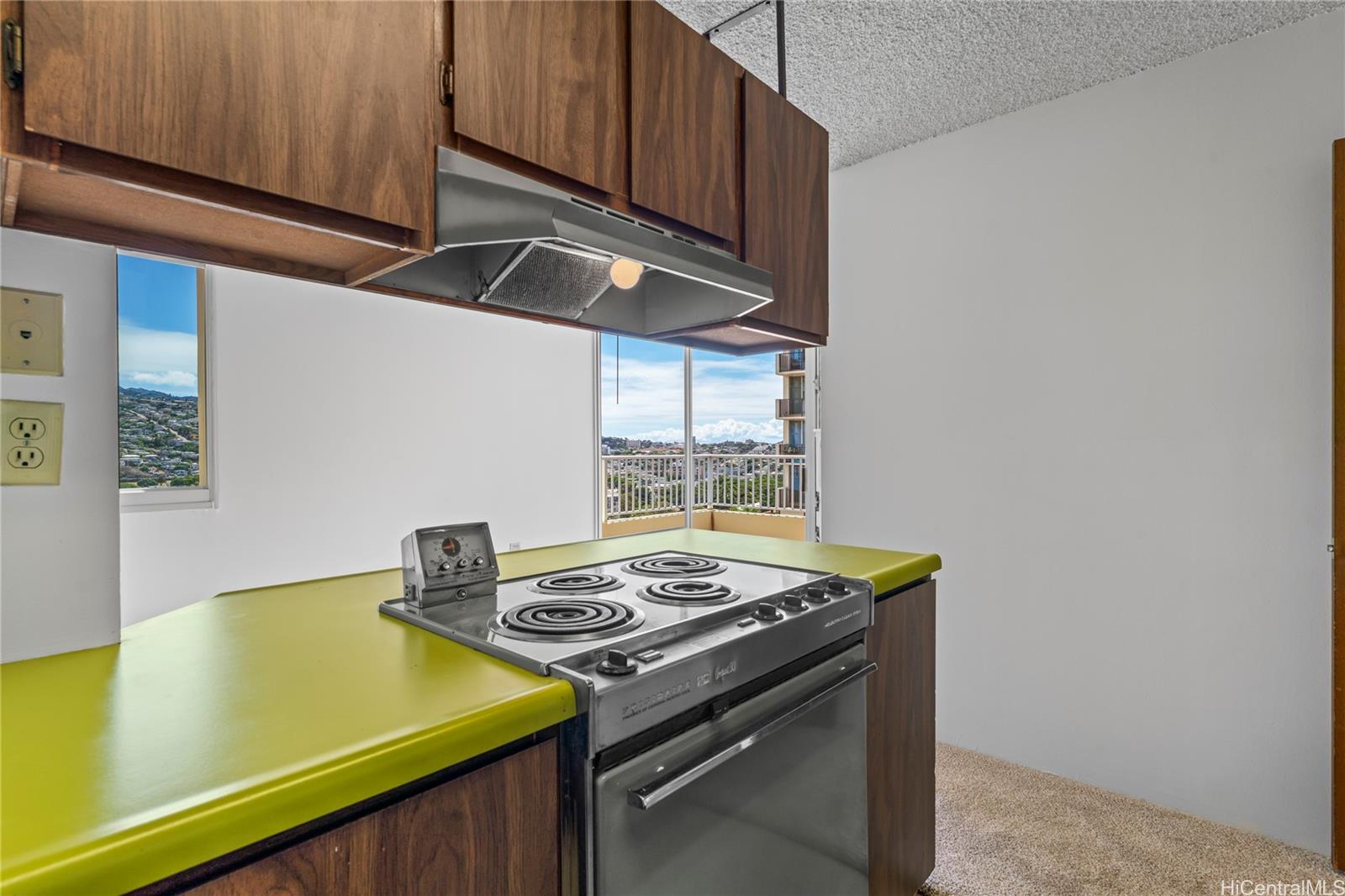 Hale Kulanui condo # 1902, Honolulu, Hawaii - photo 6 of 23