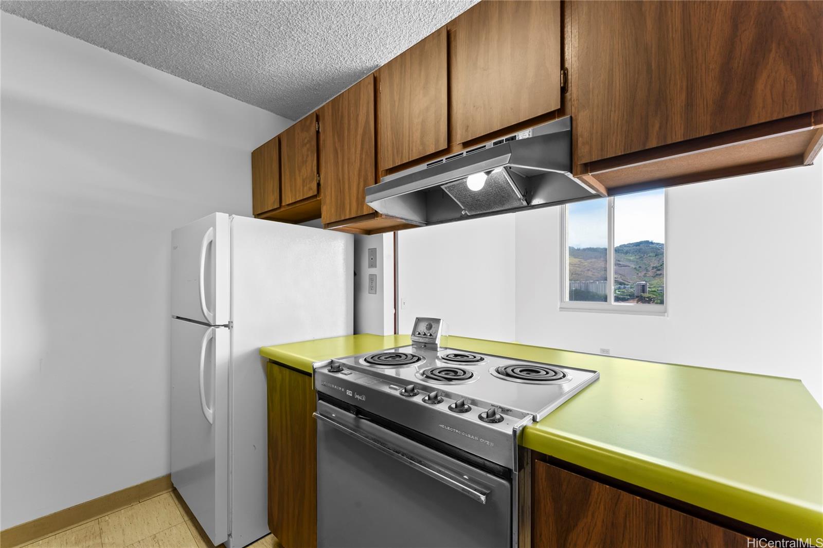 Hale Kulanui condo # 1902, Honolulu, Hawaii - photo 7 of 23