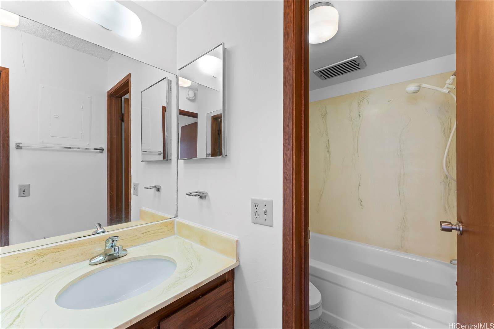 Hale Kulanui condo # 1902, Honolulu, Hawaii - photo 10 of 23