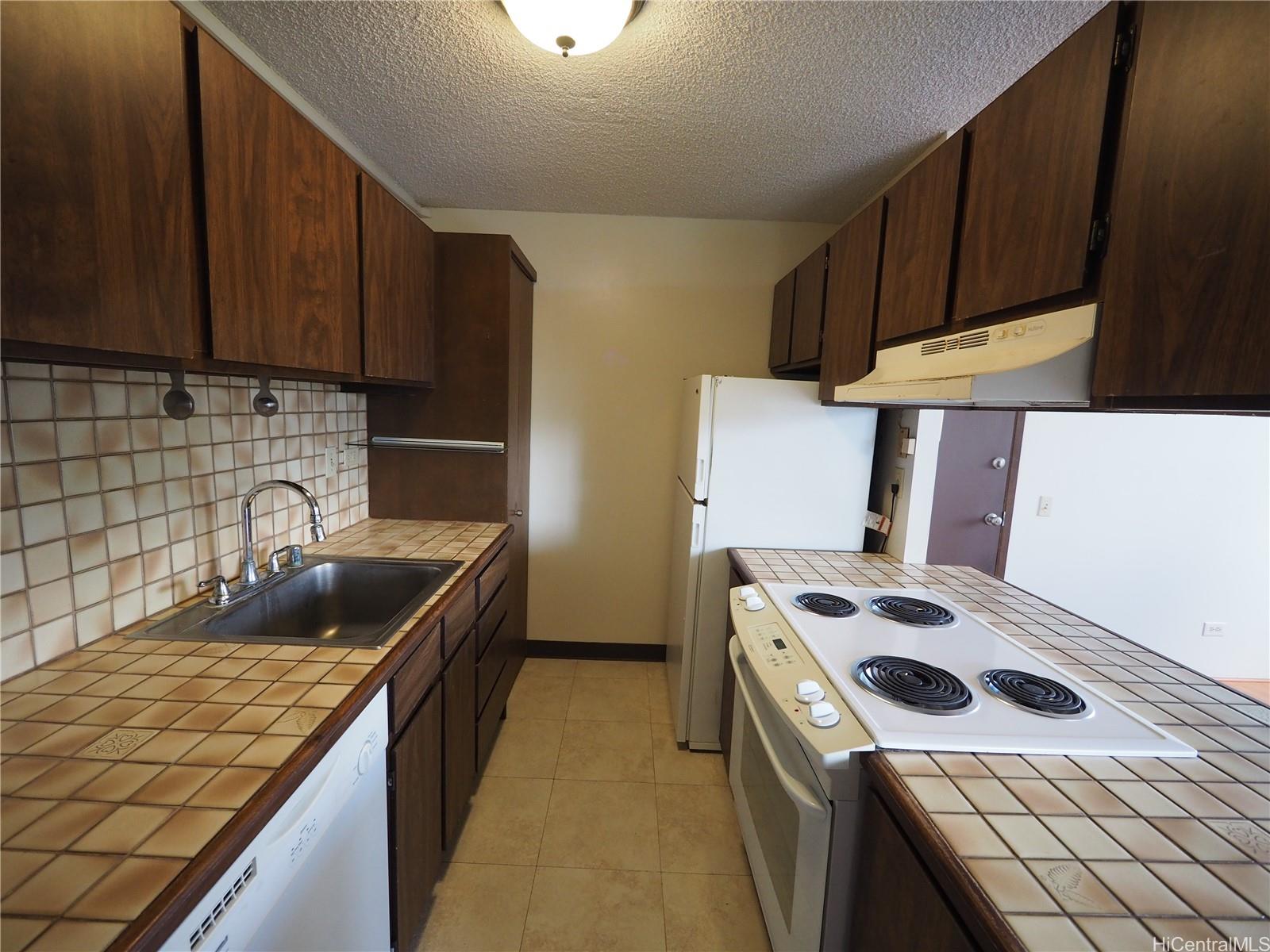 Hale Kulanui condo # 402, Honolulu, Hawaii - photo 4 of 12