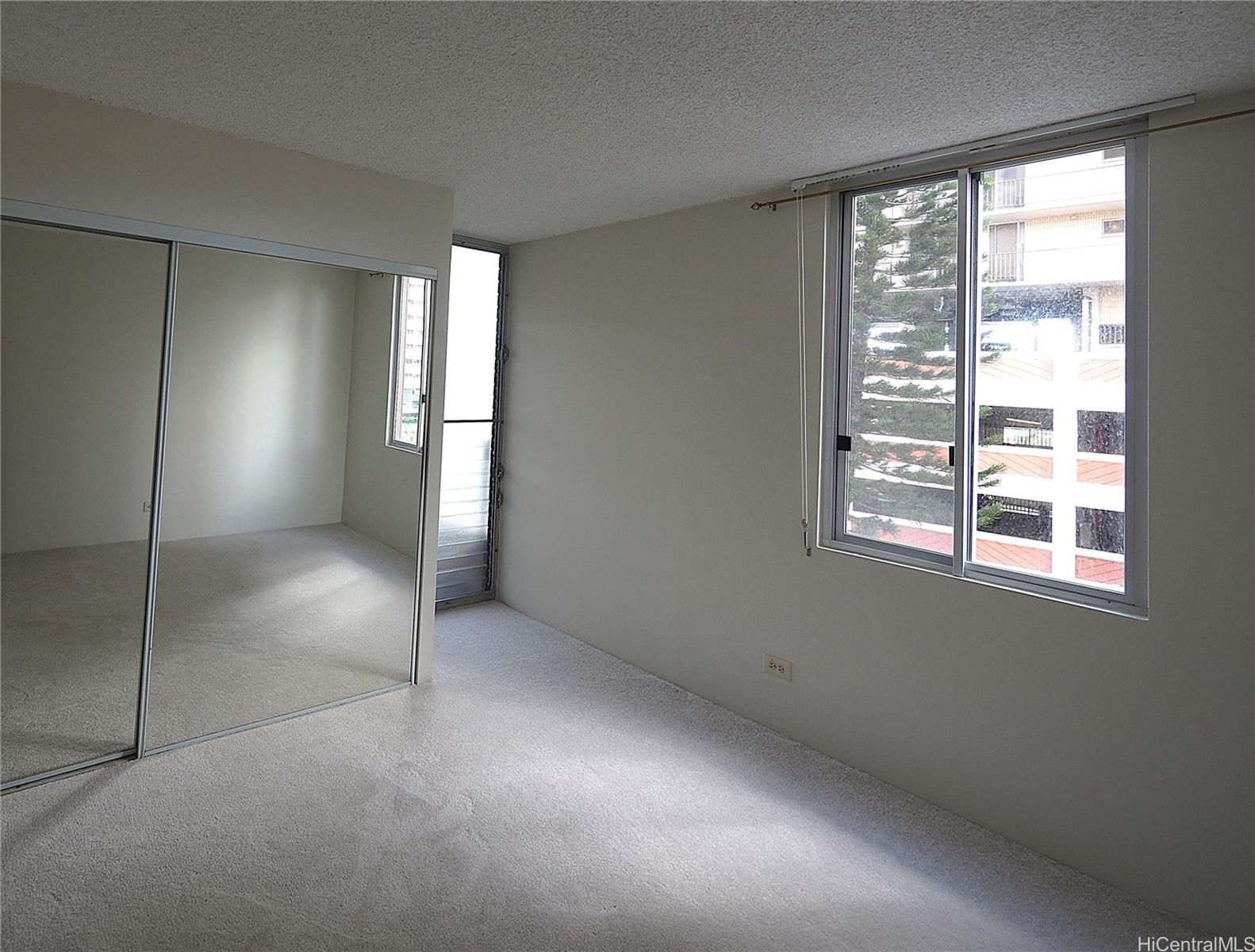 Hale Kulanui condo # 402, Honolulu, Hawaii - photo 5 of 12