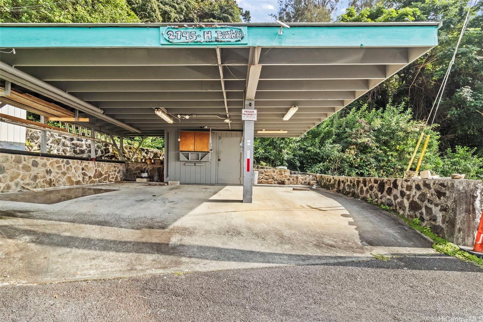 2745  Booth Road Pauoa Valley, Honolulu home - photo 2 of 14