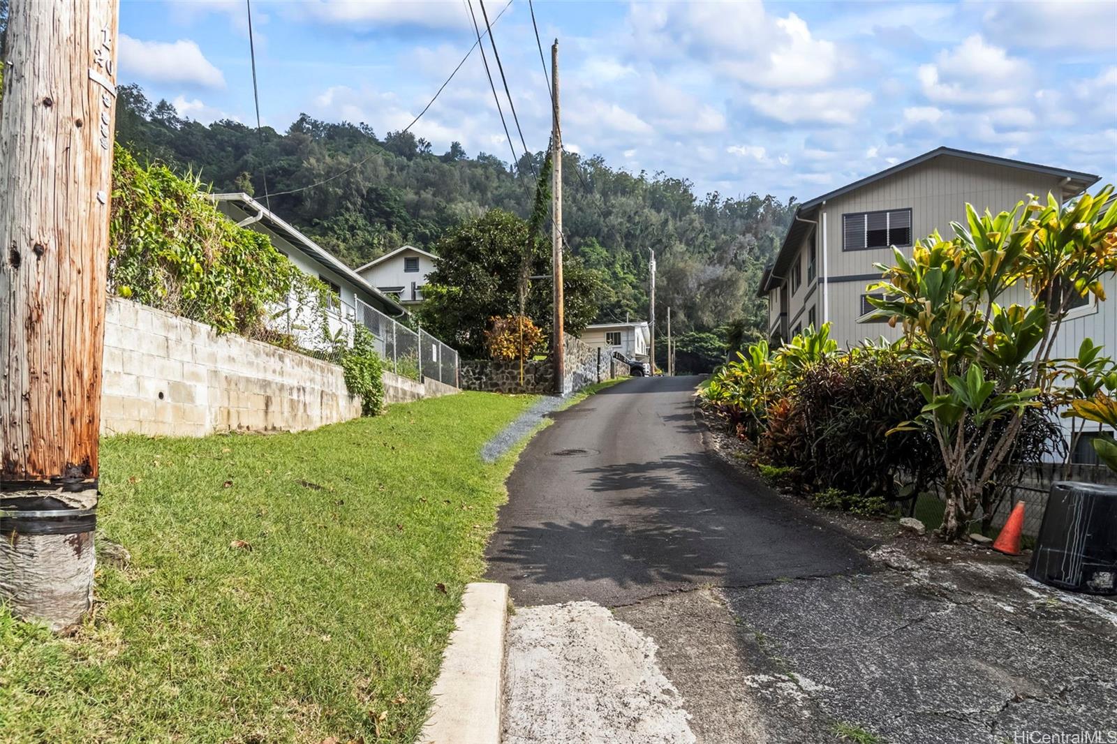 2745  Booth Road Pauoa Valley, Honolulu home - photo 5 of 14