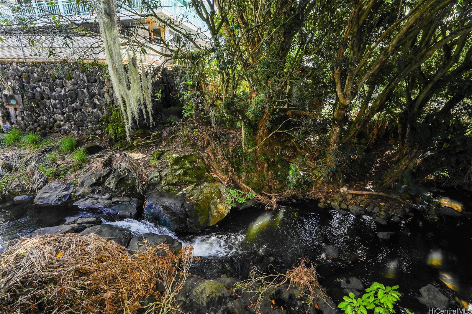 2749  Piliwai St Kalihi Valley, Honolulu home - photo 15 of 18