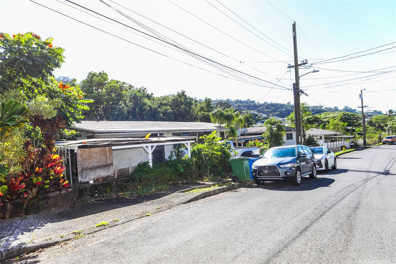 2749  Piliwai Street Kalihi Valley, Honolulu home - photo 18 of 19