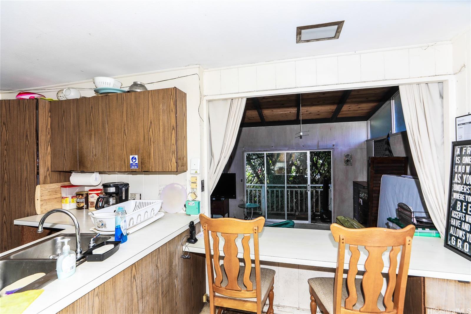 2749  Piliwai Street Kalihi Valley, Honolulu home - photo 4 of 19