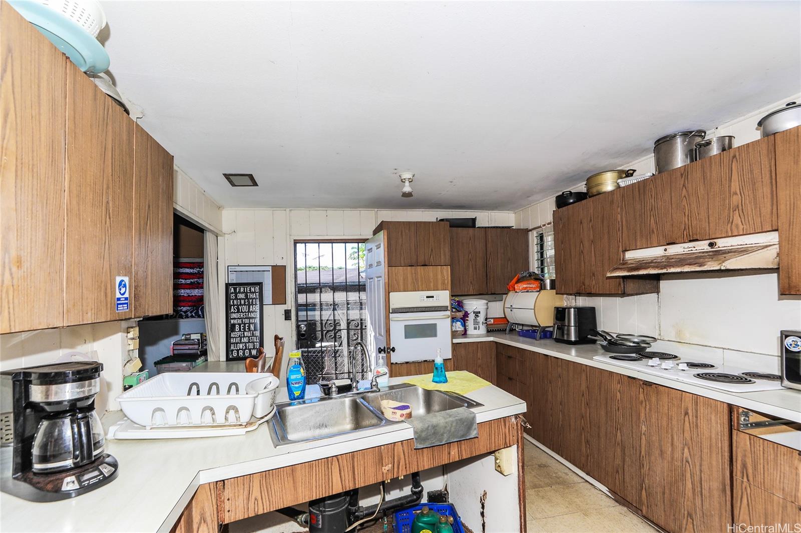2749  Piliwai Street Kalihi Valley, Honolulu home - photo 5 of 19