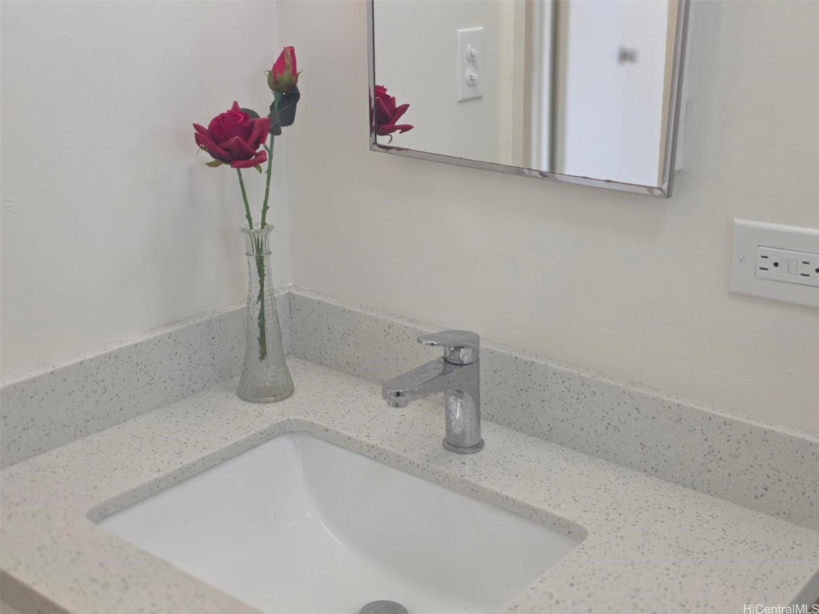 Moiliili Gardens condo # I308, Honolulu, Hawaii - photo 4 of 19