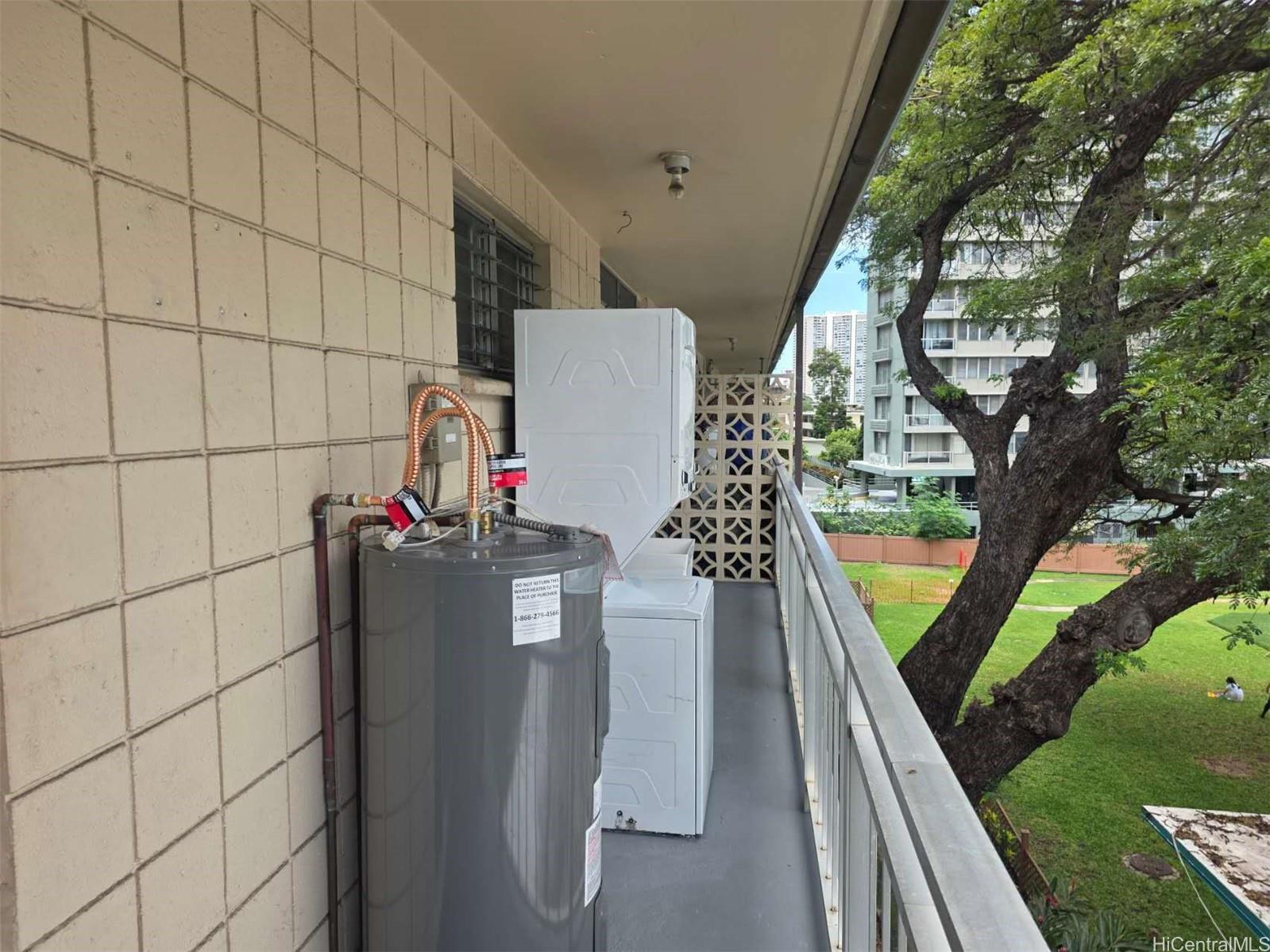 Moiliili Gardens condo # I308, Honolulu, Hawaii - photo 7 of 19