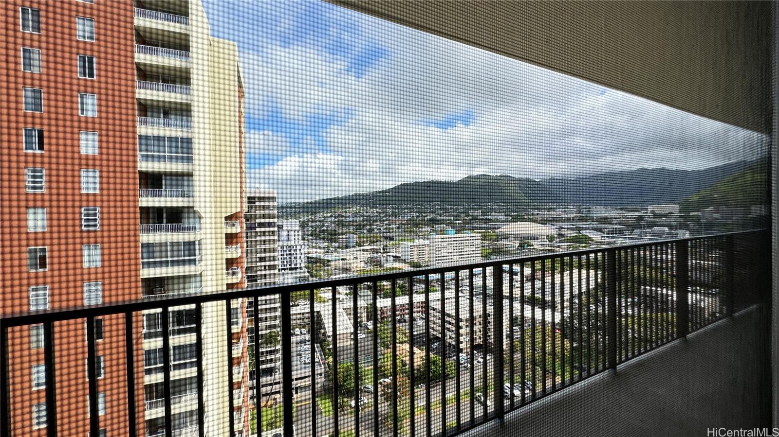 Rainbow Place condo # 2101, Honolulu, Hawaii - photo 4 of 11