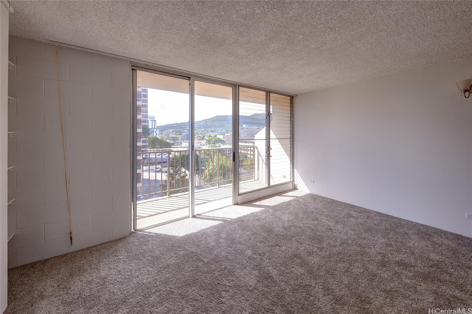 Rainbow Place condo # 702, Honolulu, Hawaii - photo 3 of 14