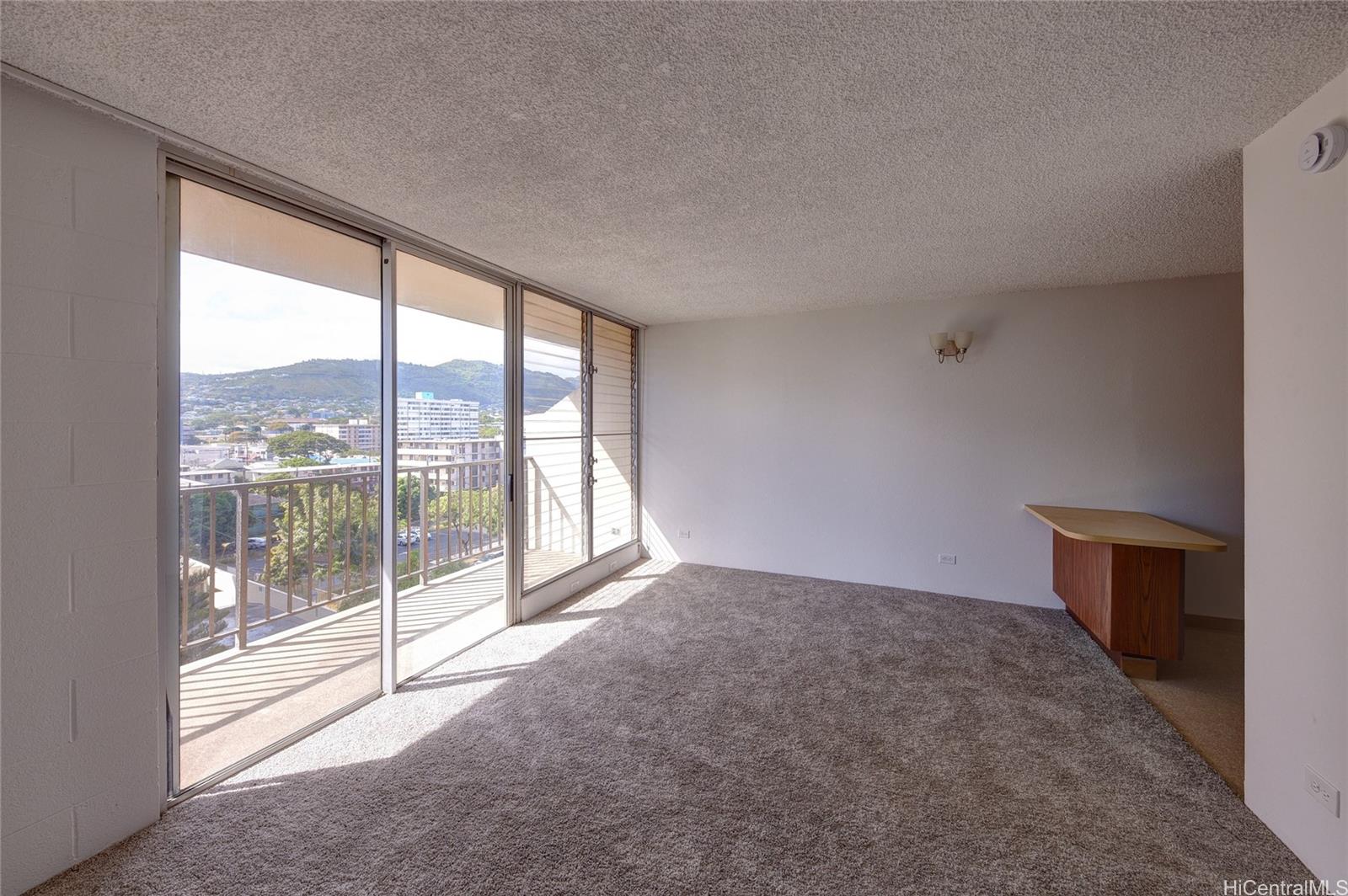 Rainbow Place condo # 702, Honolulu, Hawaii - photo 4 of 14