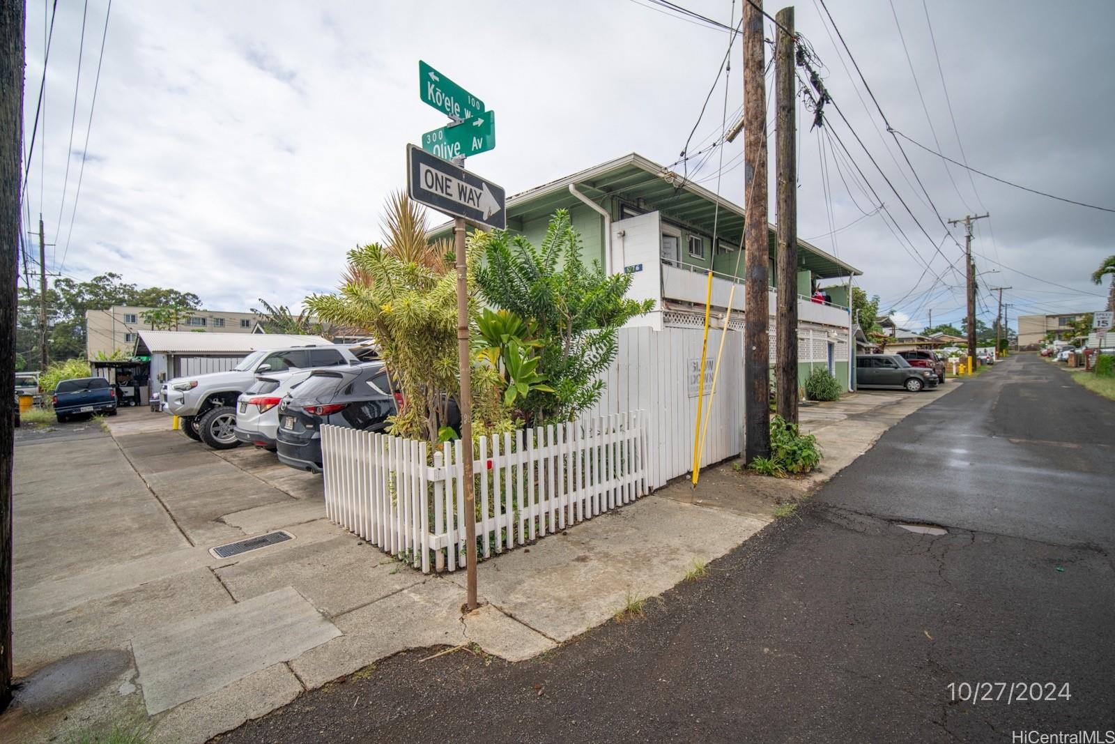 276 Olive Ave Wahiawa - Rental - photo 2 of 16