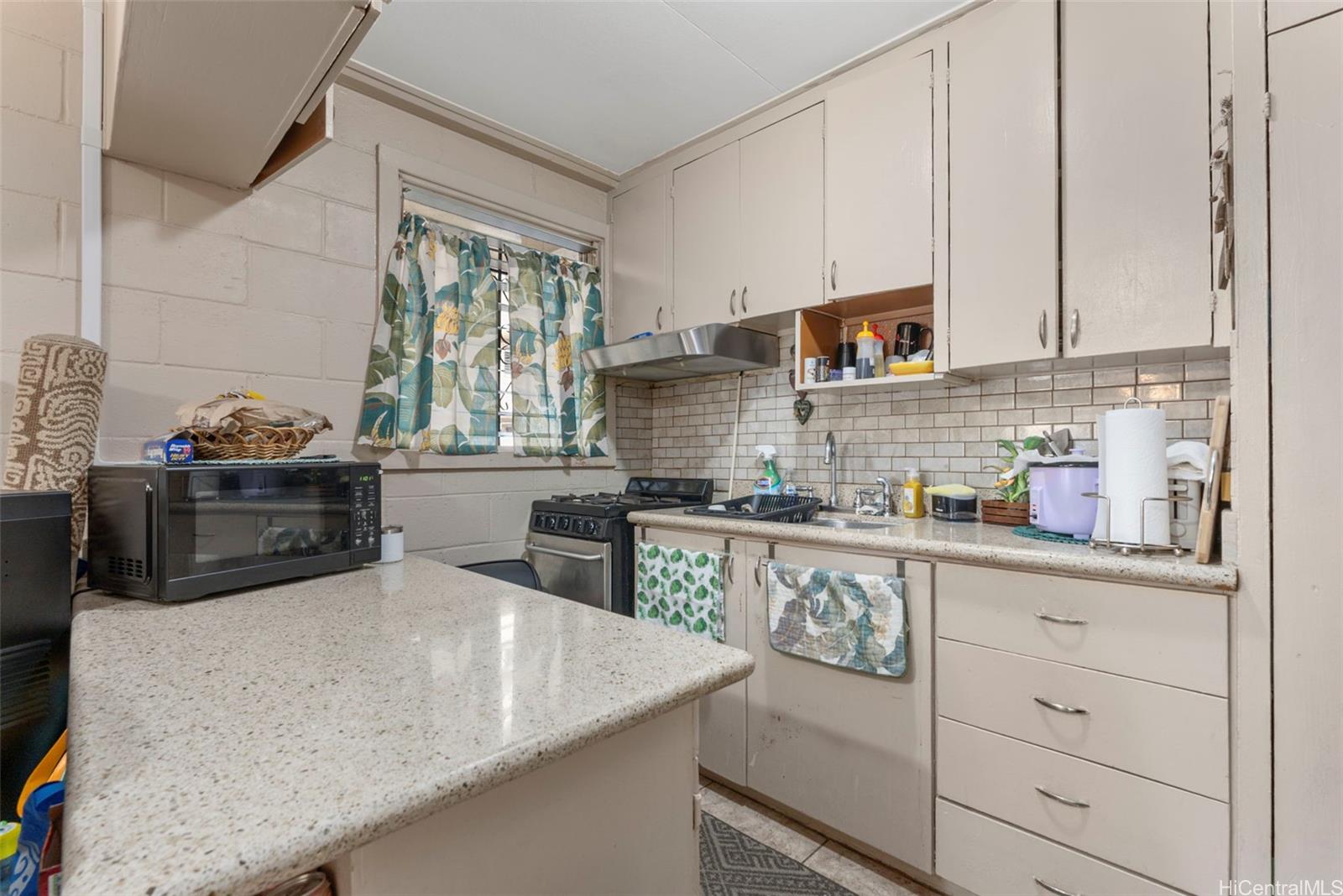 2765 Kapiolani condo # 107, Honolulu, Hawaii - photo 2 of 13