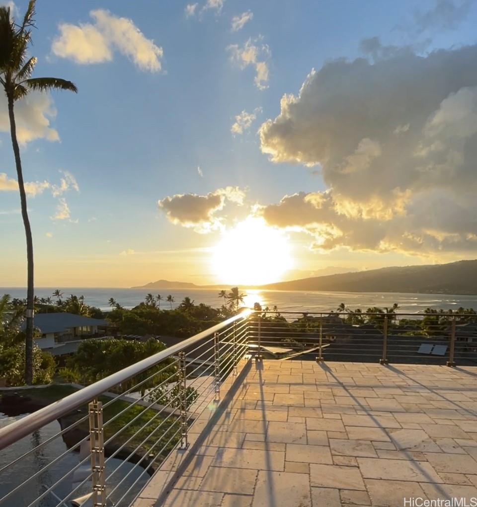 278  Makaweli Place Triangle, Hawaii Kai home - photo 3 of 25